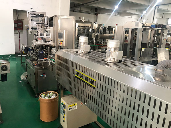 河南鞏義塑料杯灌裝封口設備展示