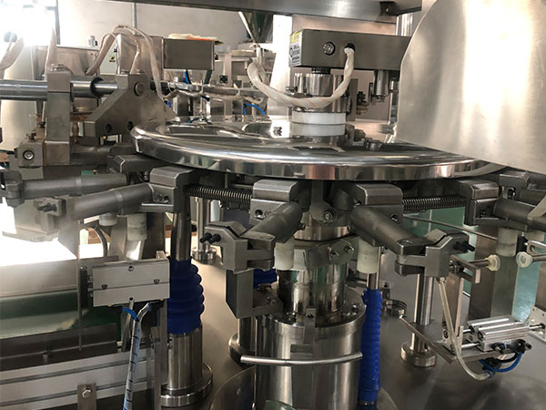 自動粉末包裝機(jī)生產(chǎn)線展示