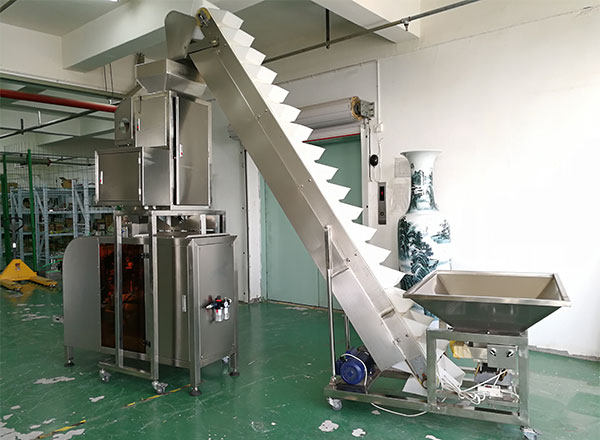 酒鬼花生定量包裝機設備實拍圖