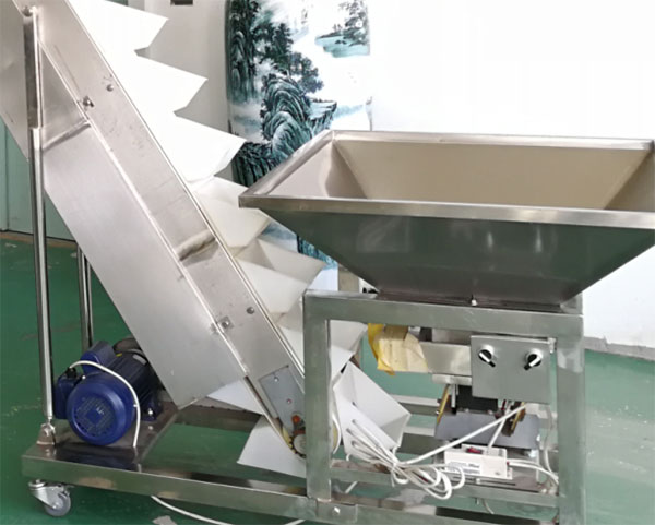 >酒鬼花生定量包裝機設備細節圖