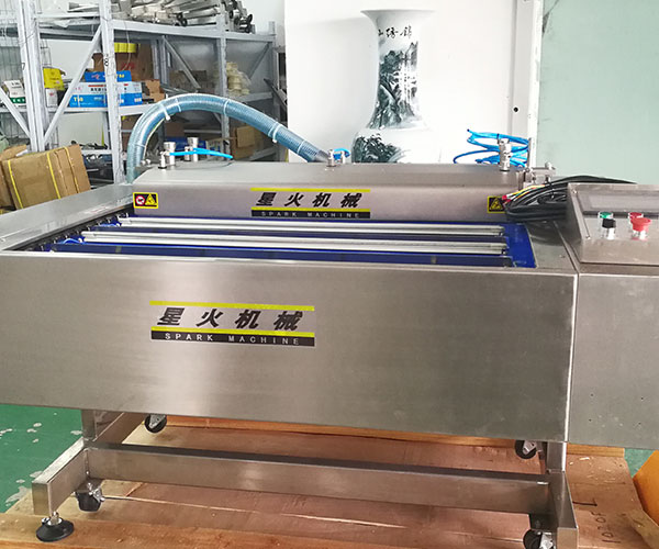 豆腐干連續(xù)式真空包裝生產(chǎn)線實拍圖