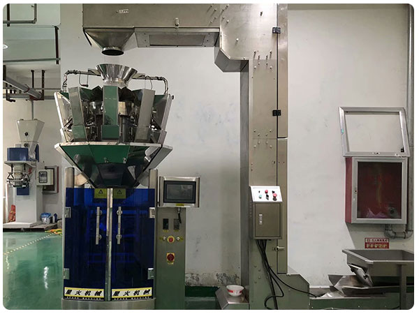 全自動(dòng)顆粒包裝生產(chǎn)線實(shí)拍圖