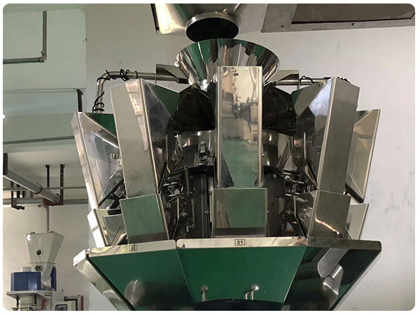 全自動(dòng)顆粒包裝生產(chǎn)線實(shí)拍圖