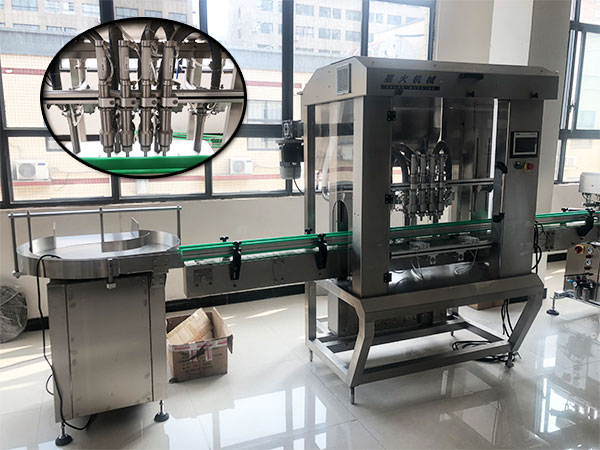 全套醬油灌裝機生產(chǎn)線實拍圖