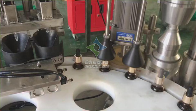 精油自動灌裝生產線,全自動精油灌裝旋蓋一體機